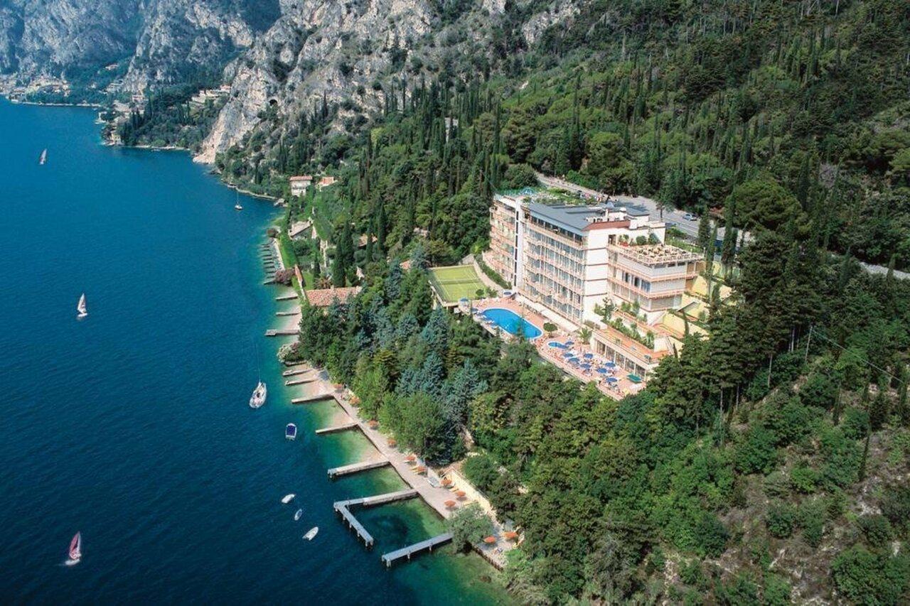 Hotel Astor Лимоне сул Гарда Екстериор снимка