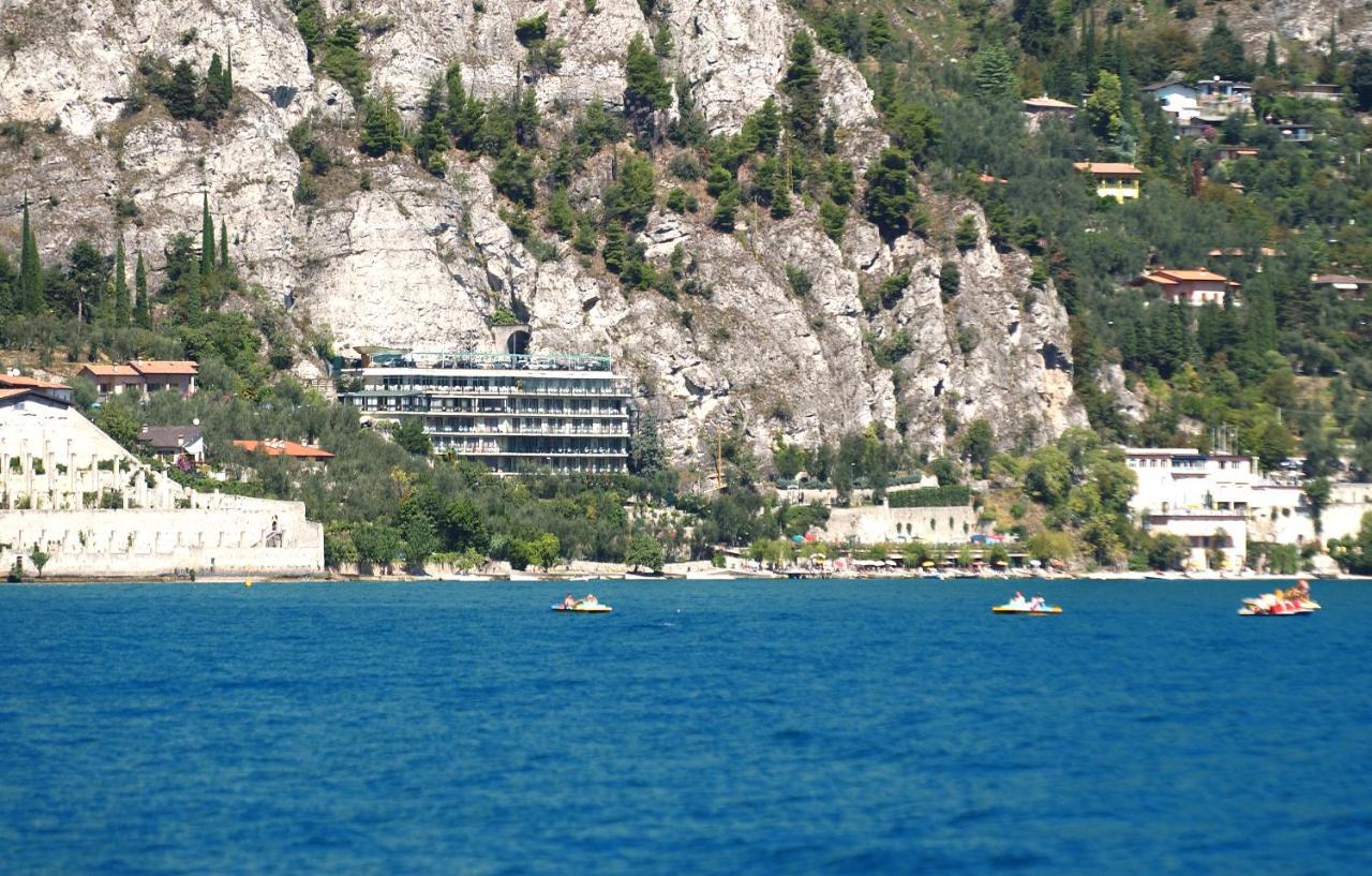 Hotel Astor Лимоне сул Гарда Екстериор снимка