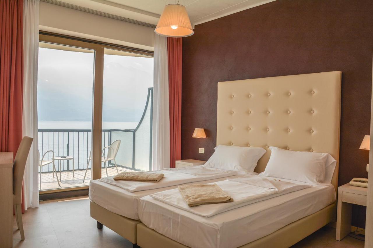 Hotel Astor Лимоне сул Гарда Екстериор снимка