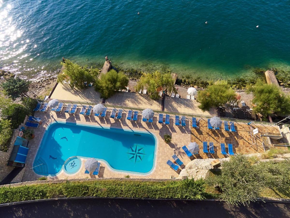 Hotel Astor Лимоне сул Гарда Екстериор снимка