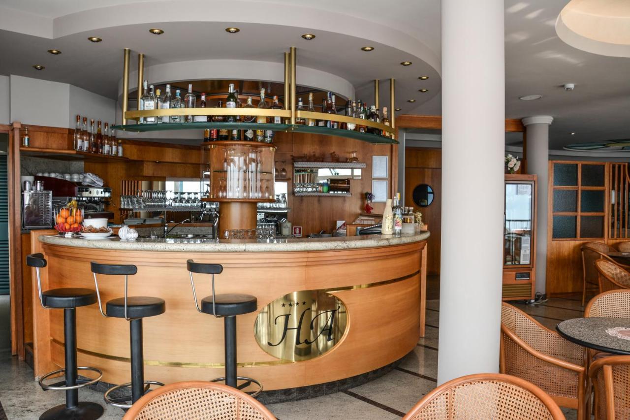 Hotel Astor Лимоне сул Гарда Екстериор снимка