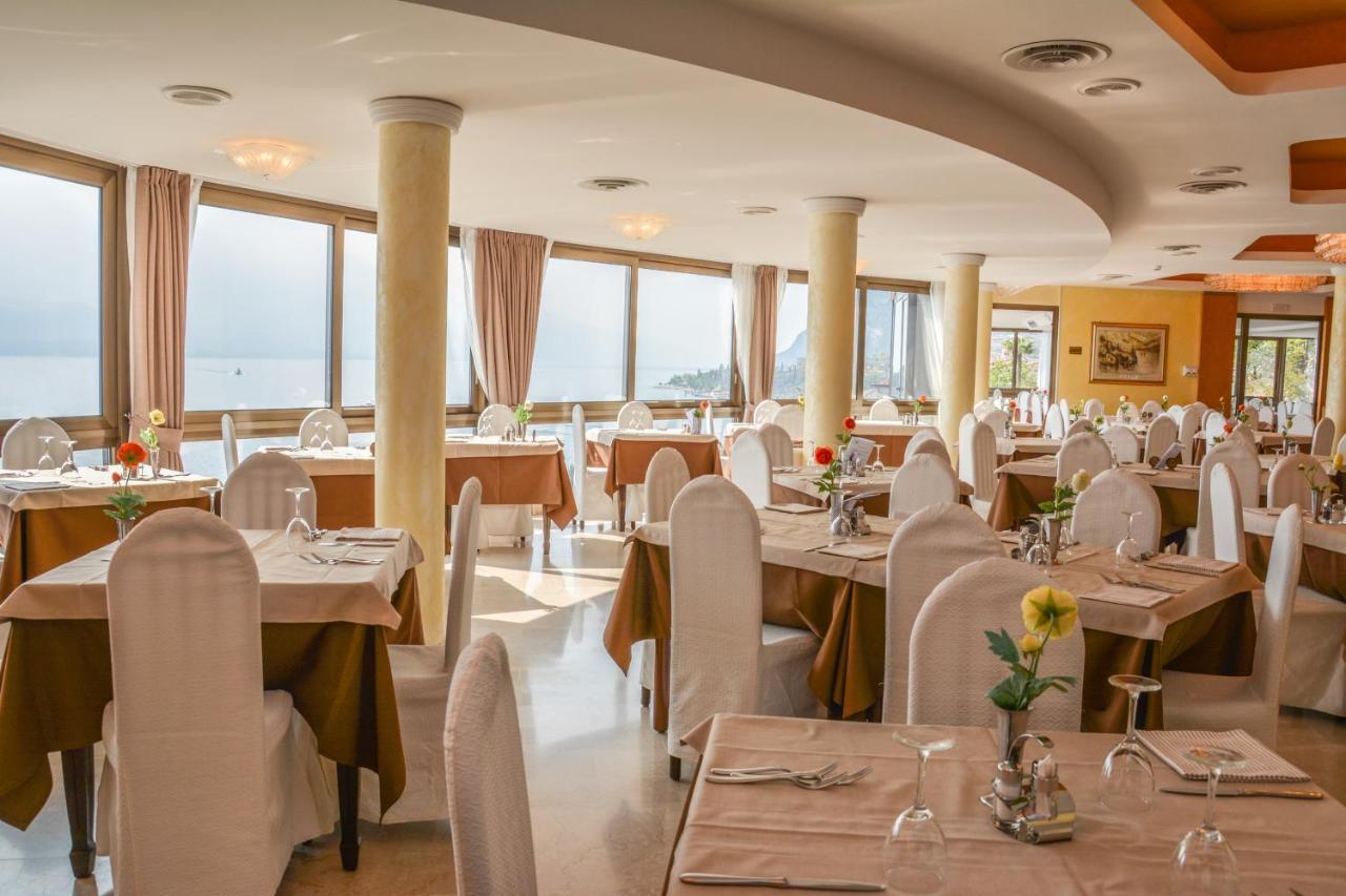 Hotel Astor Лимоне сул Гарда Екстериор снимка