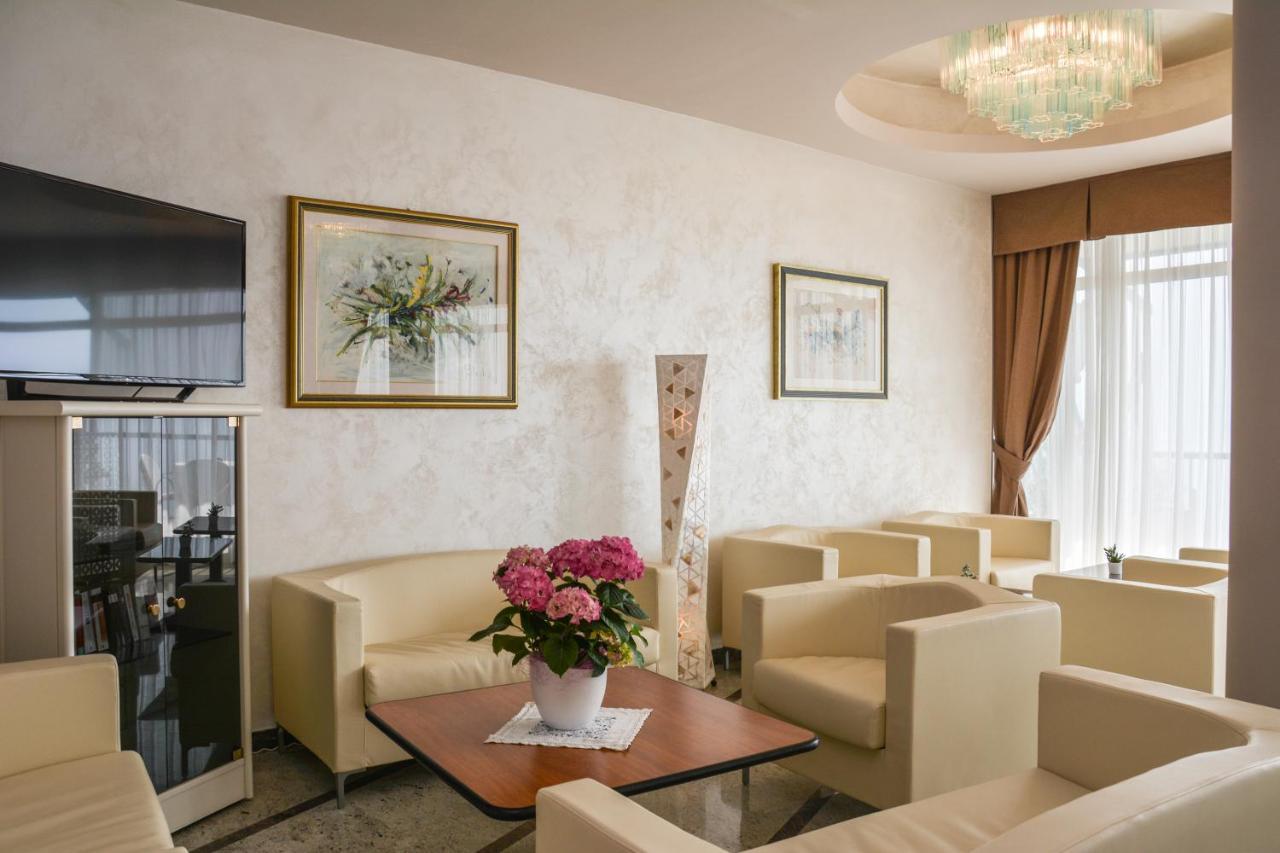 Hotel Astor Лимоне сул Гарда Екстериор снимка