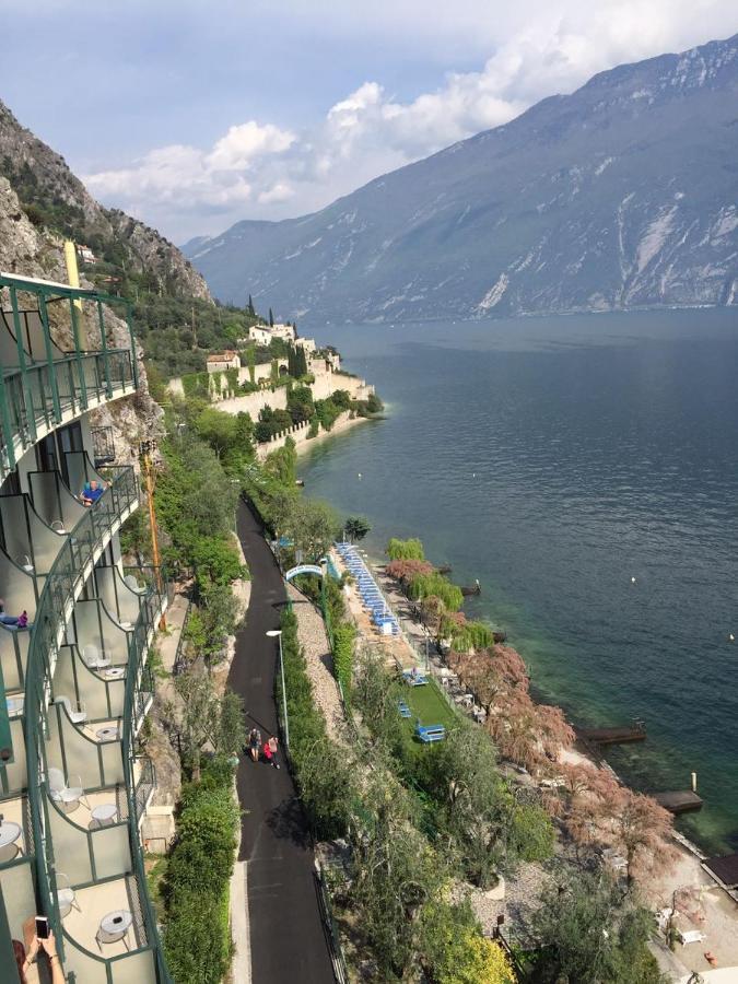 Hotel Astor Лимоне сул Гарда Екстериор снимка