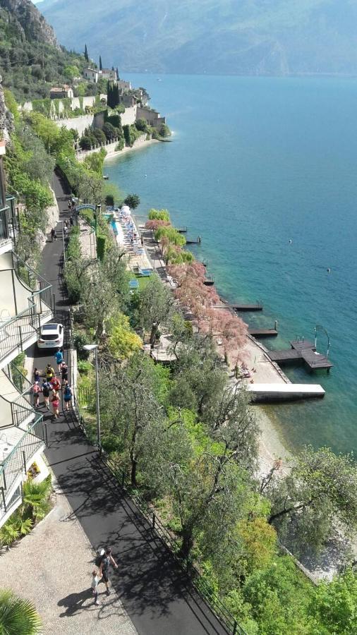 Hotel Astor Лимоне сул Гарда Екстериор снимка